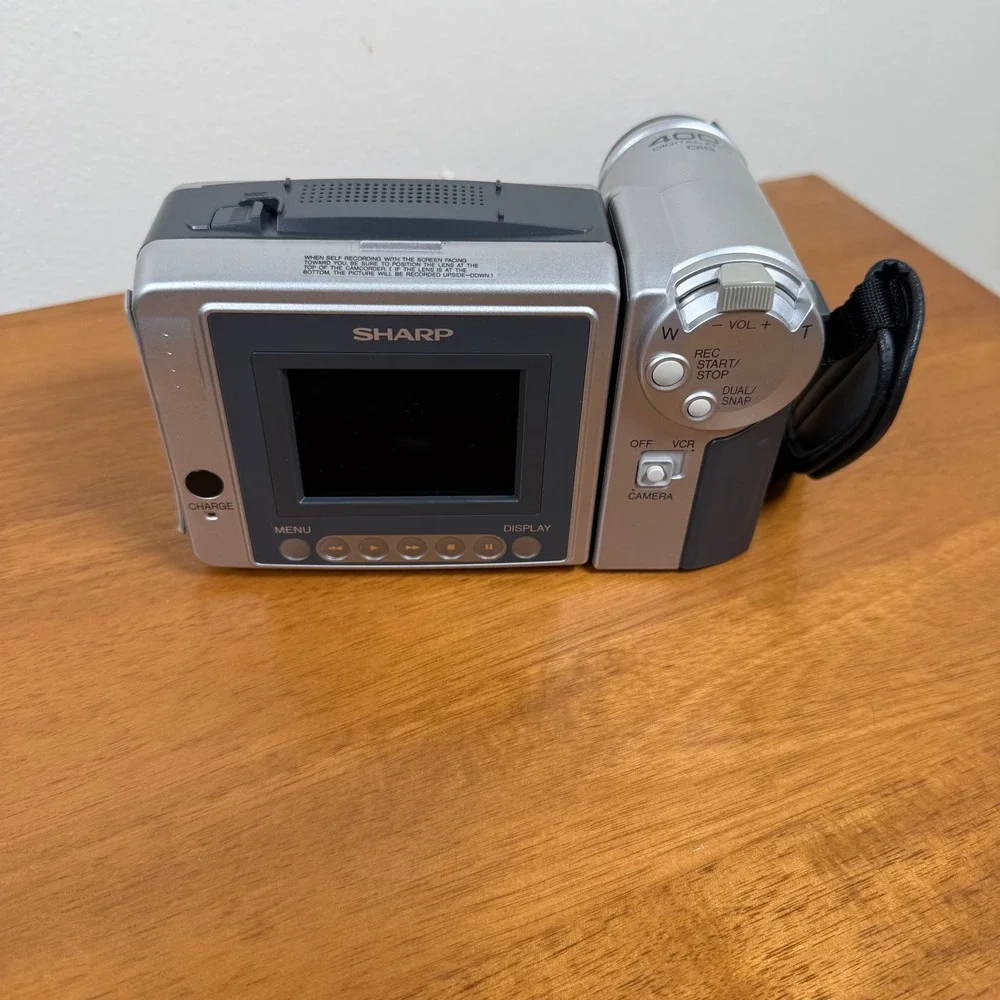 Sharp Viewcam VL-AH151 Hi8 Camcorder 400x Digital Zoom w/ Accessories No Battery
